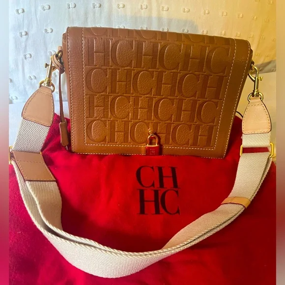 As new!! Authentic Carolina Herrera Andy Locked Crossbody bag. - Picture 5 of 15